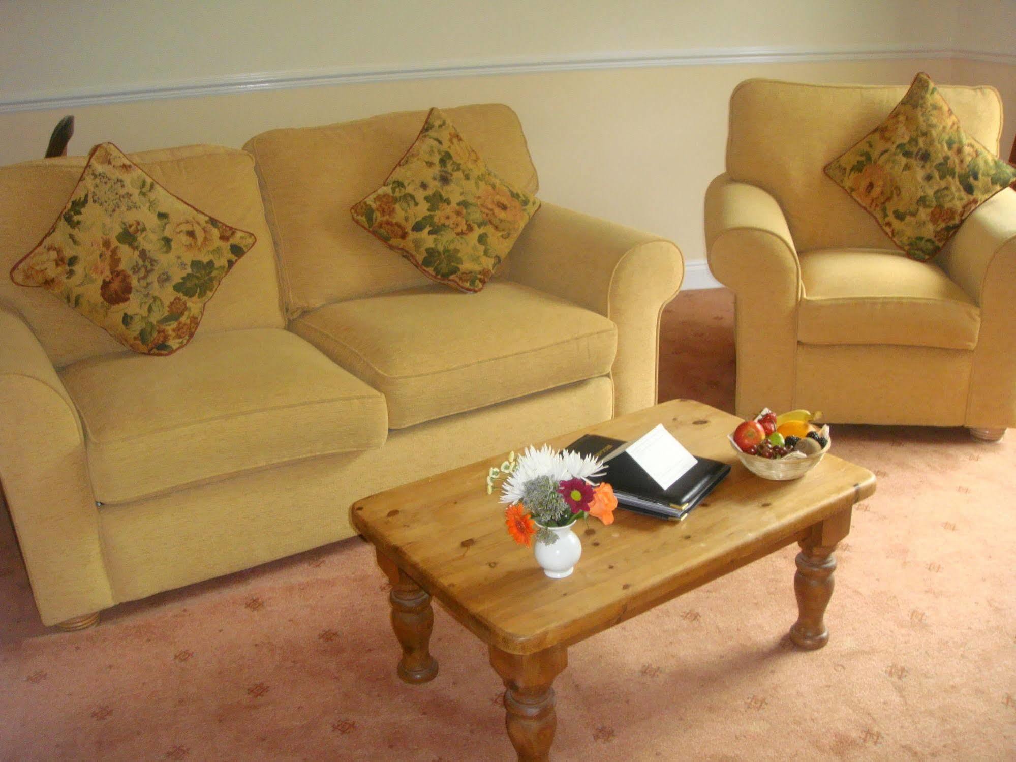 Beggars Reach Hotel Pembroke Dock Exterior photo