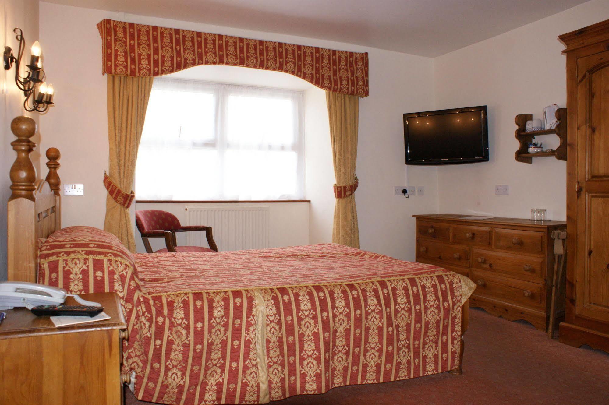 Beggars Reach Hotel Pembroke Dock Exterior photo