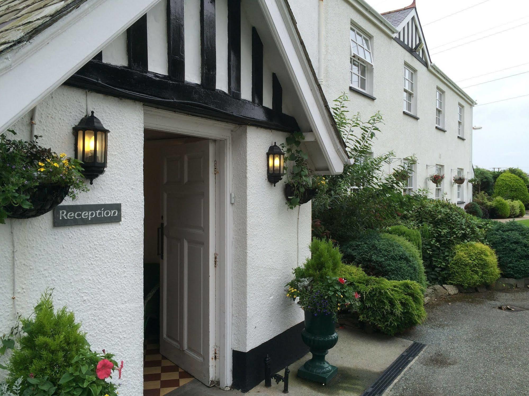 Beggars Reach Hotel Pembroke Dock Exterior photo